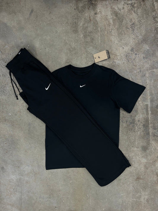 Nike Black Set - Top / Joggers